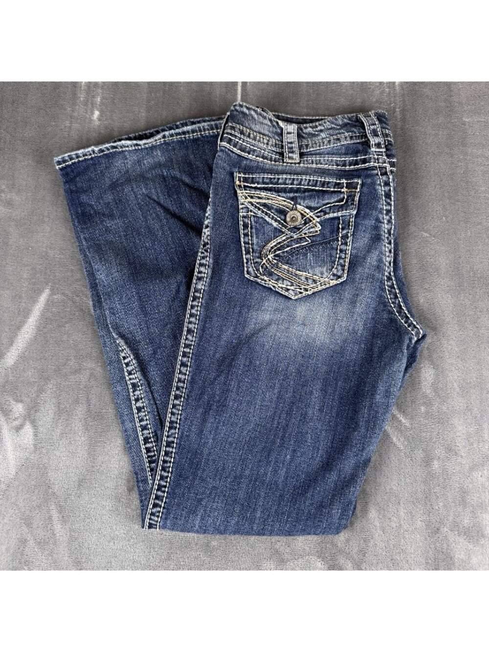 Silver Women’s Suki Surplus Mid Rise Bootcut Dark Wash Jeans Size 31 Flap Pocket